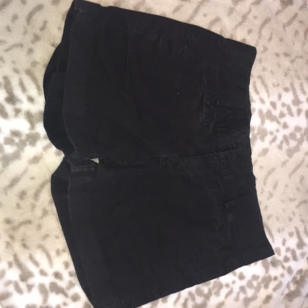 🤩Lucky brand shorts in Black. Cuffed two button🤩